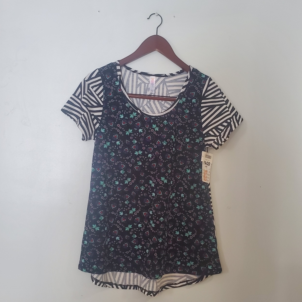 NWT Lularoe Classic T